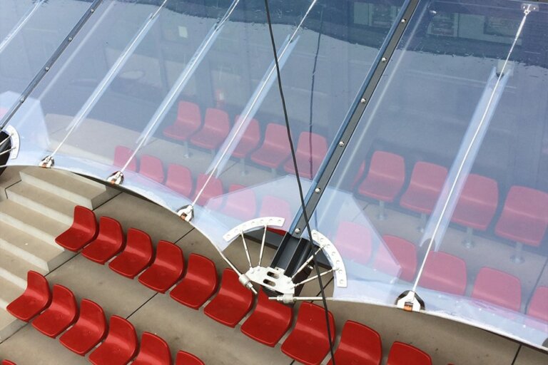 AUVENTS-ETFE-AU-DESSUS-DE-TRIBUNES-